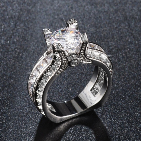 Jewelry - Luxury 925 Silver Round Cut White Sapphire New